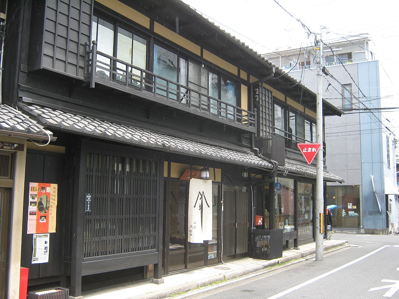 老舗の店構えが残る町家